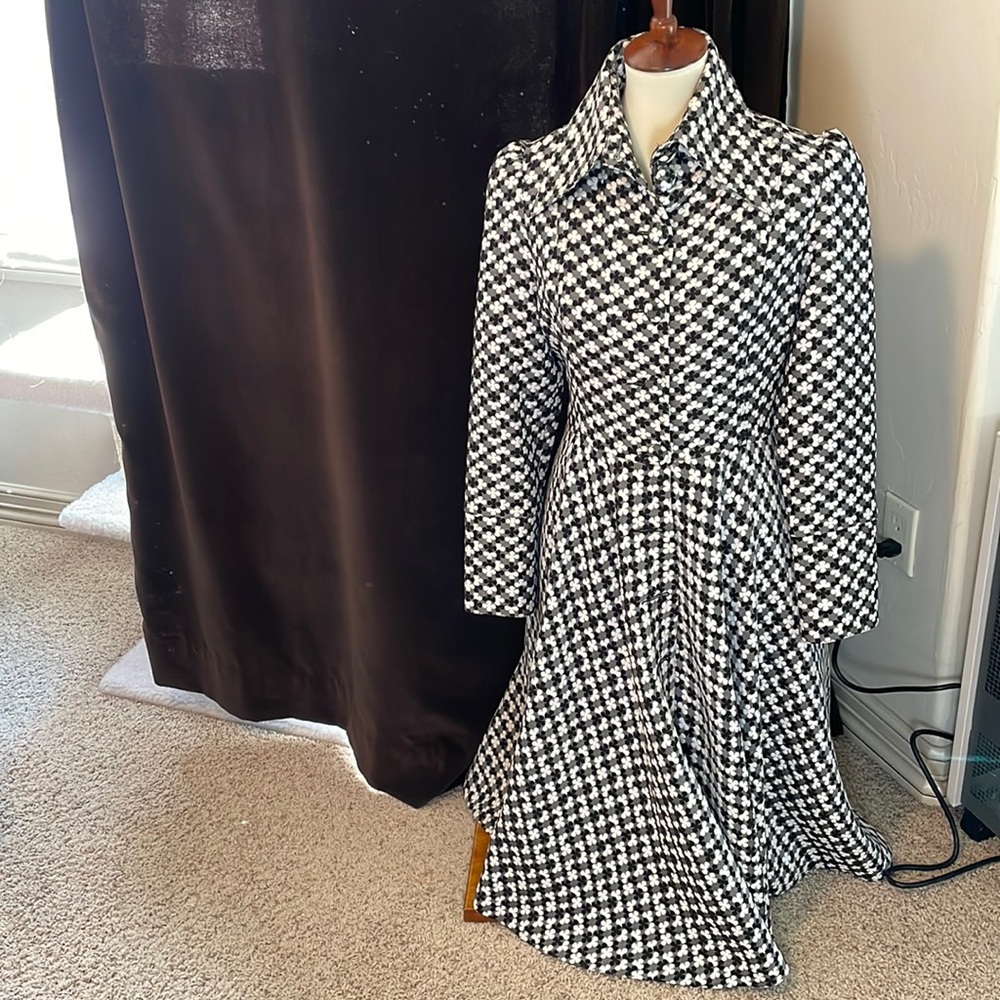 Black/white swing coat
